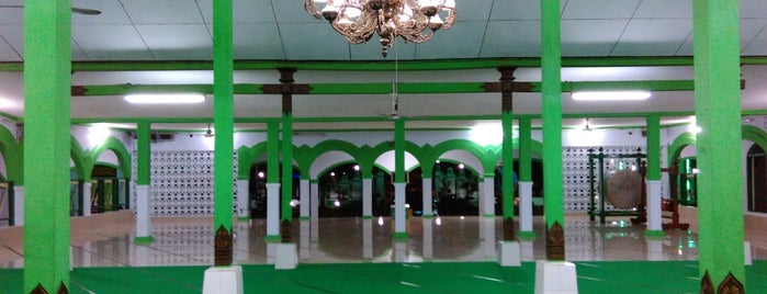 Masjid Besar Al-Izhar Kutoarjo is one of Favorite.