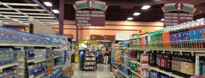 Giant Eagle Supermarket is one of Lugares favoritos de Brian.