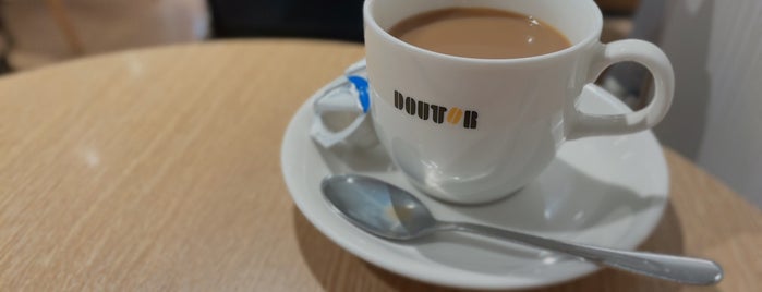 Doutor Coffee Shop is one of Tokyo Cafes.