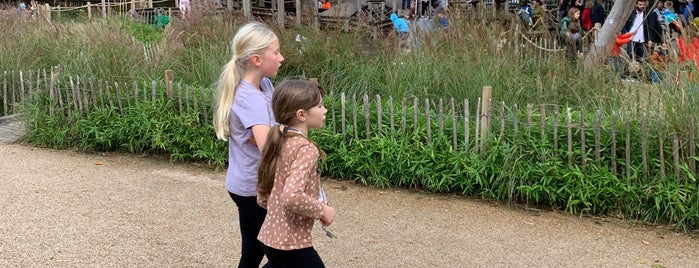 Holland Park Playground is one of London- kids.