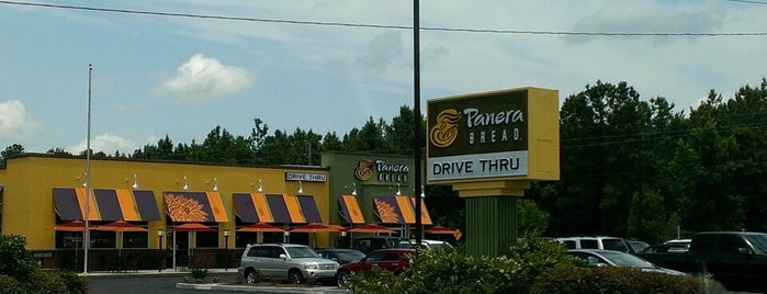 Panera Bread is one of Nikkiさんのお気に入りスポット.