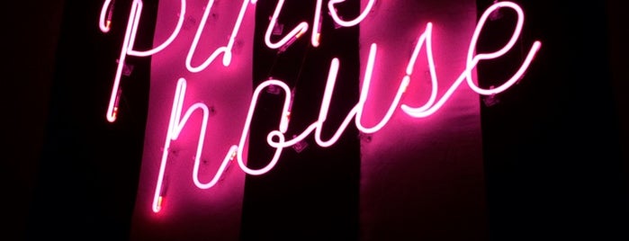 Pink House Club is one of Locais curtidos por Marthita.