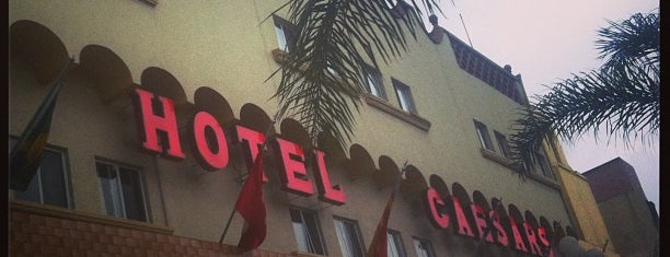 Hotel Caesar's is one of สถานที่ที่บันทึกไว้ของ Kimmie.