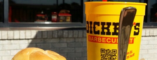 Dickey's Barbecue Pit is one of Locais curtidos por MarQ.