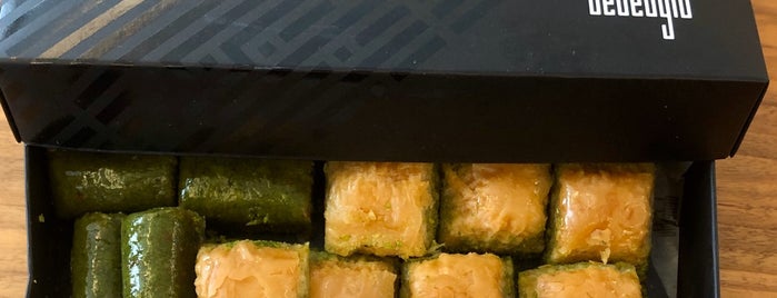 Dedeoğlu Baklava -Nişantaşı is one of Lugares favoritos de Letsgosebnem.