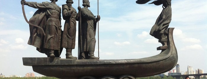 Пам'ятник засновникам Києва (Кий, Щек, Хорив та Либідь) is one of Kyiv.