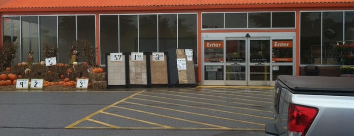 The Home Depot is one of Lieux qui ont plu à Chester.