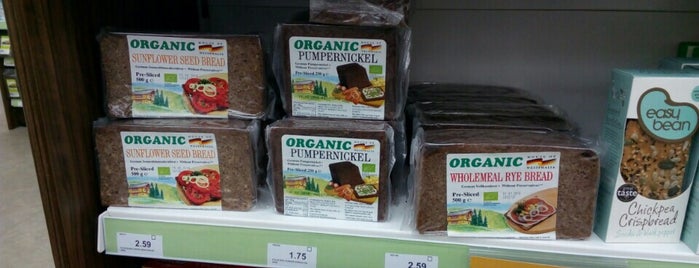 Holland & Barrett is one of Posti che sono piaciuti a Leach.