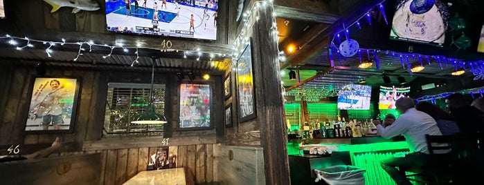 Flanigan's Seafood Bar & Grill is one of Locais curtidos por Felix.