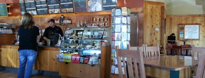 Caribou Coffee is one of Tempat yang Disimpan Krystal.
