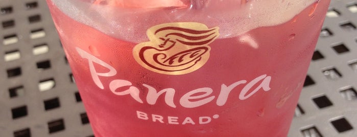 Panera Bread is one of Orte, die 🖤💀🖤 LiivingD3adGirl gefallen.