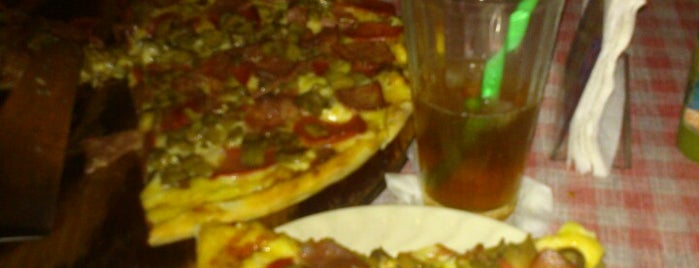 Alejandro's Pizzas is one of Lugares guardados de Andrea.