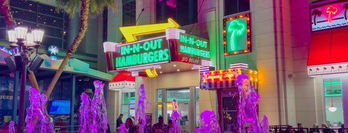 In-N-Out Burger is one of Las Vegas Food Crawl.