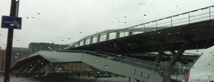 Jan Schaeferbrug (Brug 2000) is one of Amsterdam.