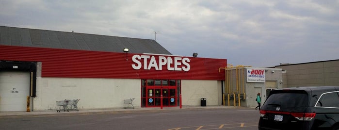 Staples is one of Locais curtidos por Caroline.