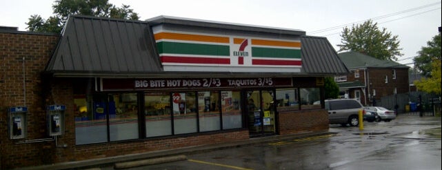 7-Eleven is one of Lugares favoritos de Ethan.