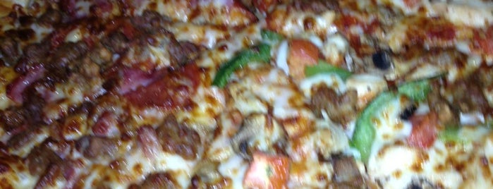 Pizza Hut is one of Locais curtidos por John.