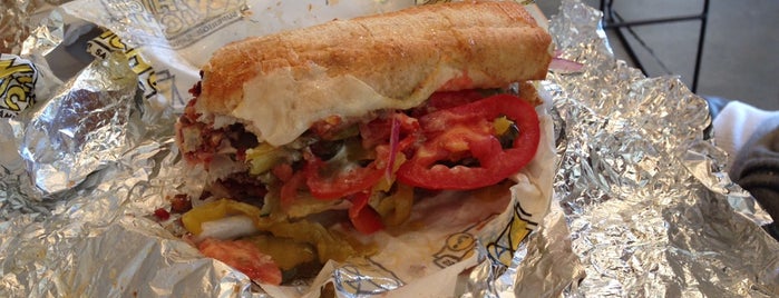 Which Wich? Superior Sandwiches is one of Lieux qui ont plu à Gezika.