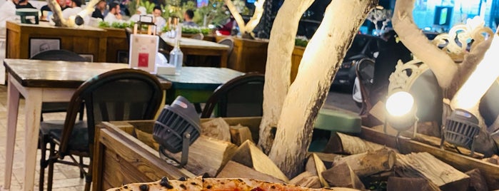 L’antica Pizzeria Da Michele is one of Lugares guardados de Foodie 🦅.
