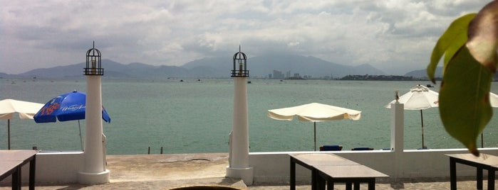 Lighthouse Restaurant is one of Lugares favoritos de Ink.