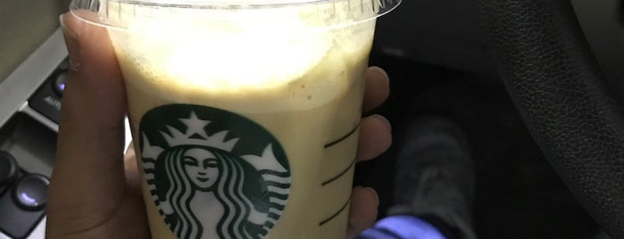 Mini Starbucks is one of สถานที่ที่ YASS ถูกใจ.