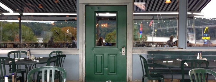The River Station Restaurant & Catering is one of Katherine'nin Beğendiği Mekanlar.