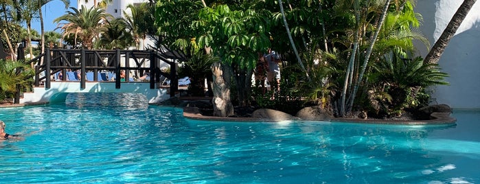 Swimming Pool Jardín Tropical is one of Tempat yang Disukai Katty.