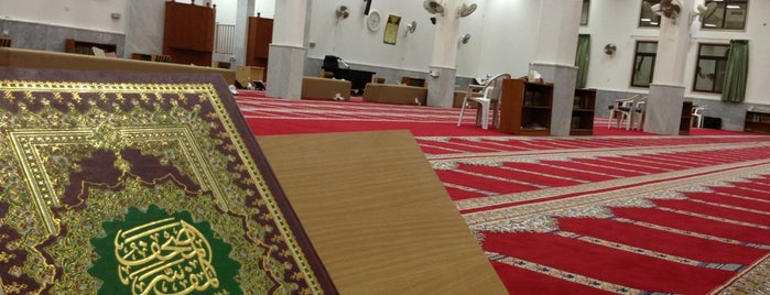 مسجد منصور يوسف علي الخليفي is one of Feras : понравившиеся места.