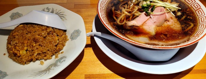 サバ6製麺所 阪急梅田店 is one of Locais curtidos por Koji.