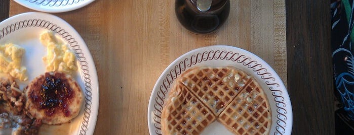 Waffle House is one of Chester 님이 좋아한 장소.