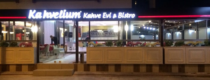 Kahvelium Kahve Evi & Bistro is one of Locais curtidos por Nejla.