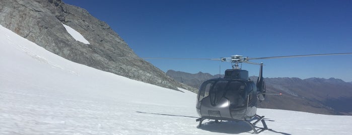 Glacier Southern Lakes Helicopters is one of Nate 님이 저장한 장소.
