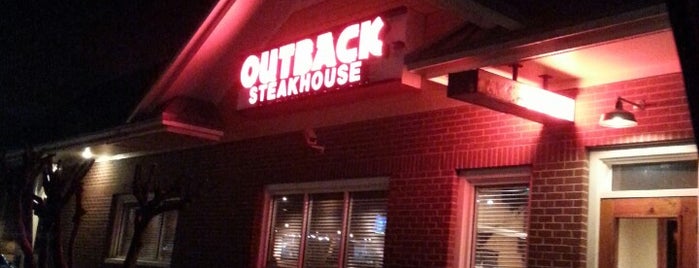 Outback Steakhouse is one of Lugares favoritos de Paul.
