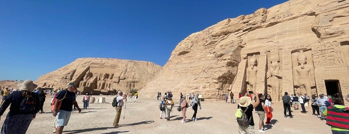 Abu Simbel is one of Egito.