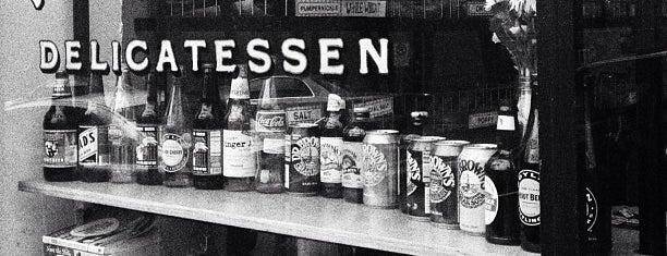 Kenny & Zuke's Delicatessen is one of สถานที่ที่ Ricardo ถูกใจ.