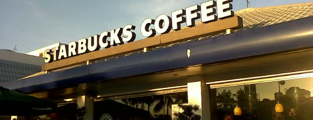 Starbucks is one of Locais curtidos por Jed.