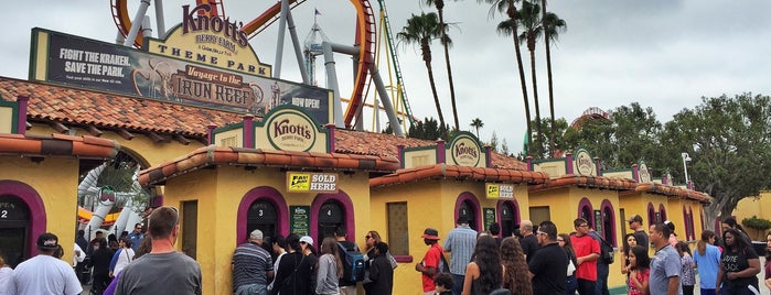 Knott's Berry Farm is one of Domonique’s Liked Places.