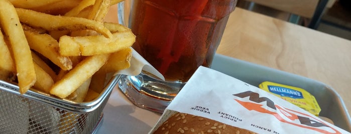 A&W is one of Alexさんのお気に入りスポット.