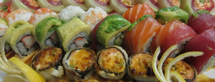 Takara Sushi & Sake Lounge is one of Lieux qui ont plu à Cara.