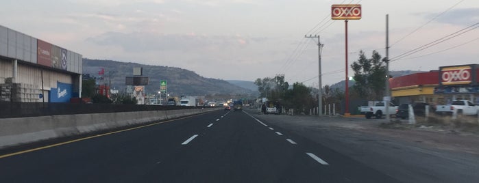 Carretera Morelia - México is one of Centrales y autopistas.