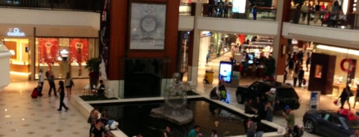 Aventura Mall is one of ivy.