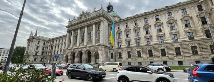 Landgericht München I is one of Behörden/Polizei.