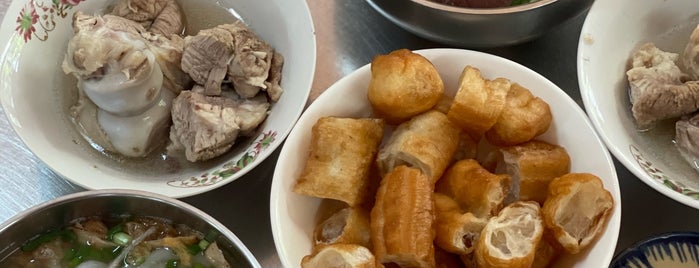 Cháo Mực Phó Đức Chính is one of Địa điểm ăn uống (bình dân).