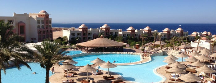 Serenity Makadi Beach Hotel Hurghada is one of สถานที่ที่ Mohamed ถูกใจ.