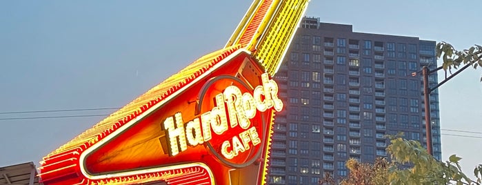 Hard Rock Cafe Chicago is one of สถานที่ที่ David ถูกใจ.