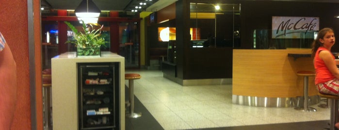 McDonald's & McCafé is one of Velence.