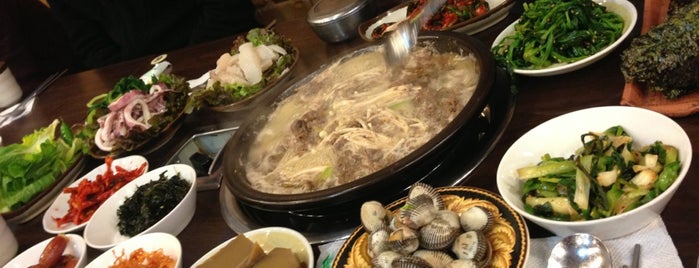옥돌한정식 is one of Shinchon - Food, 신촌-밥.