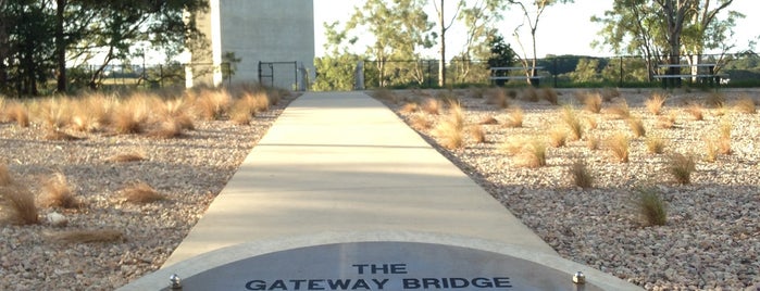 Sir Leo Hielscher (Gateway) Bridge is one of BCA Campaign 2011 Illumination Events.