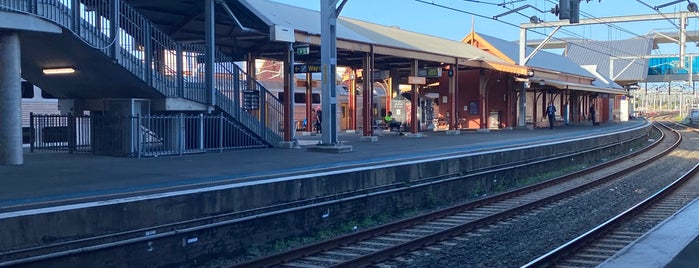 Platform 6 is one of Sydney Trains (K to T).