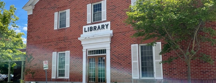 Perth & District Union Library is one of Posti che sono piaciuti a Phoenix 💥💥💥.